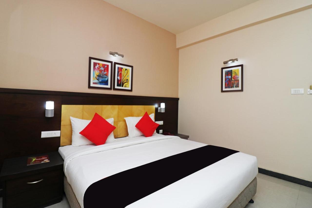 Capital O 40848 Hotel Mirabel Kupand Exterior foto